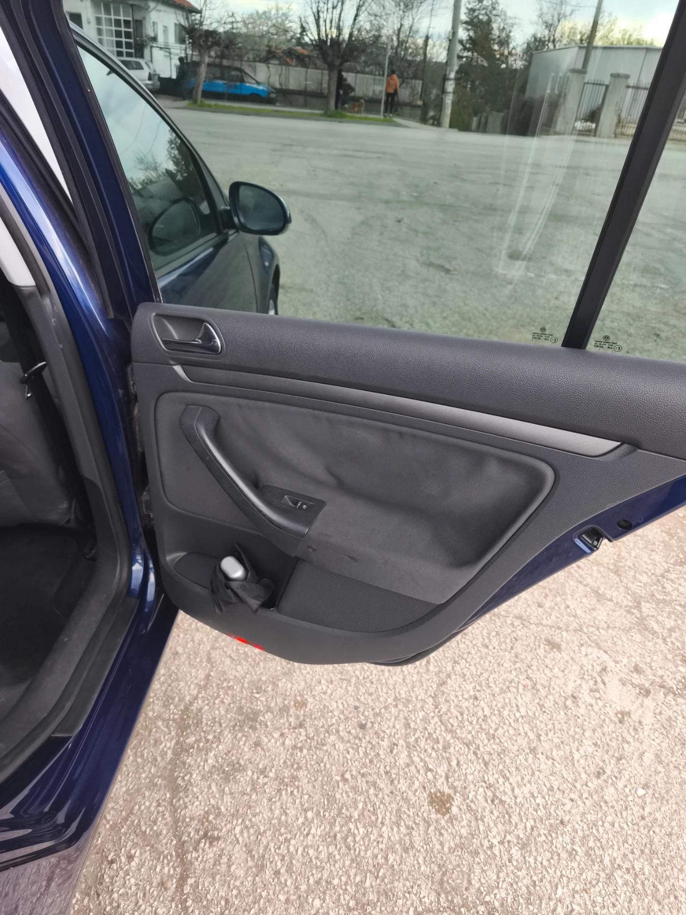 VW Golf 1.6 fsi, снимка 12 - Автомобили и джипове - 55340372