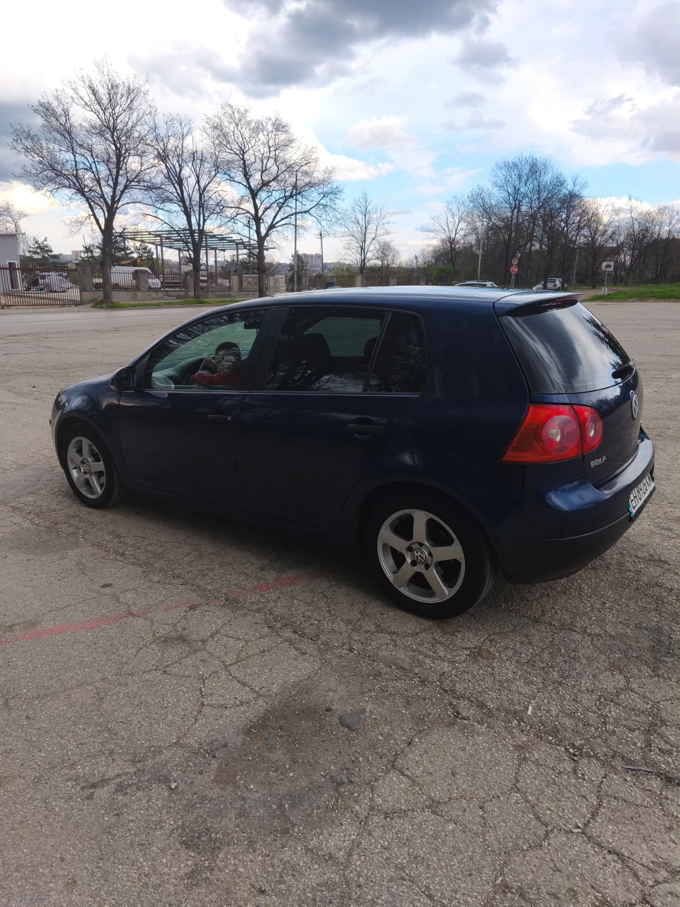 VW Golf 1.6 fsi, снимка 15 - Автомобили и джипове - 55340372