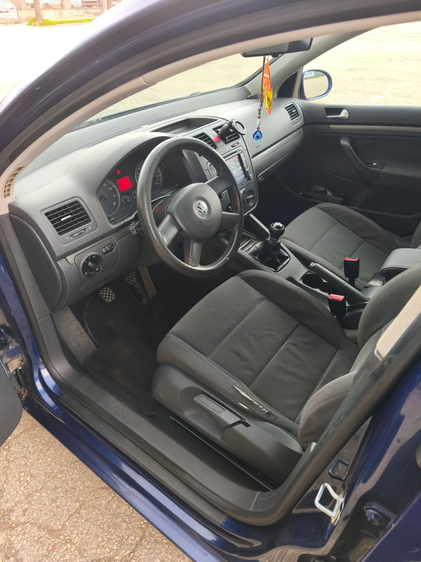 VW Golf 1.6 fsi, снимка 5 - Автомобили и джипове - 55340372