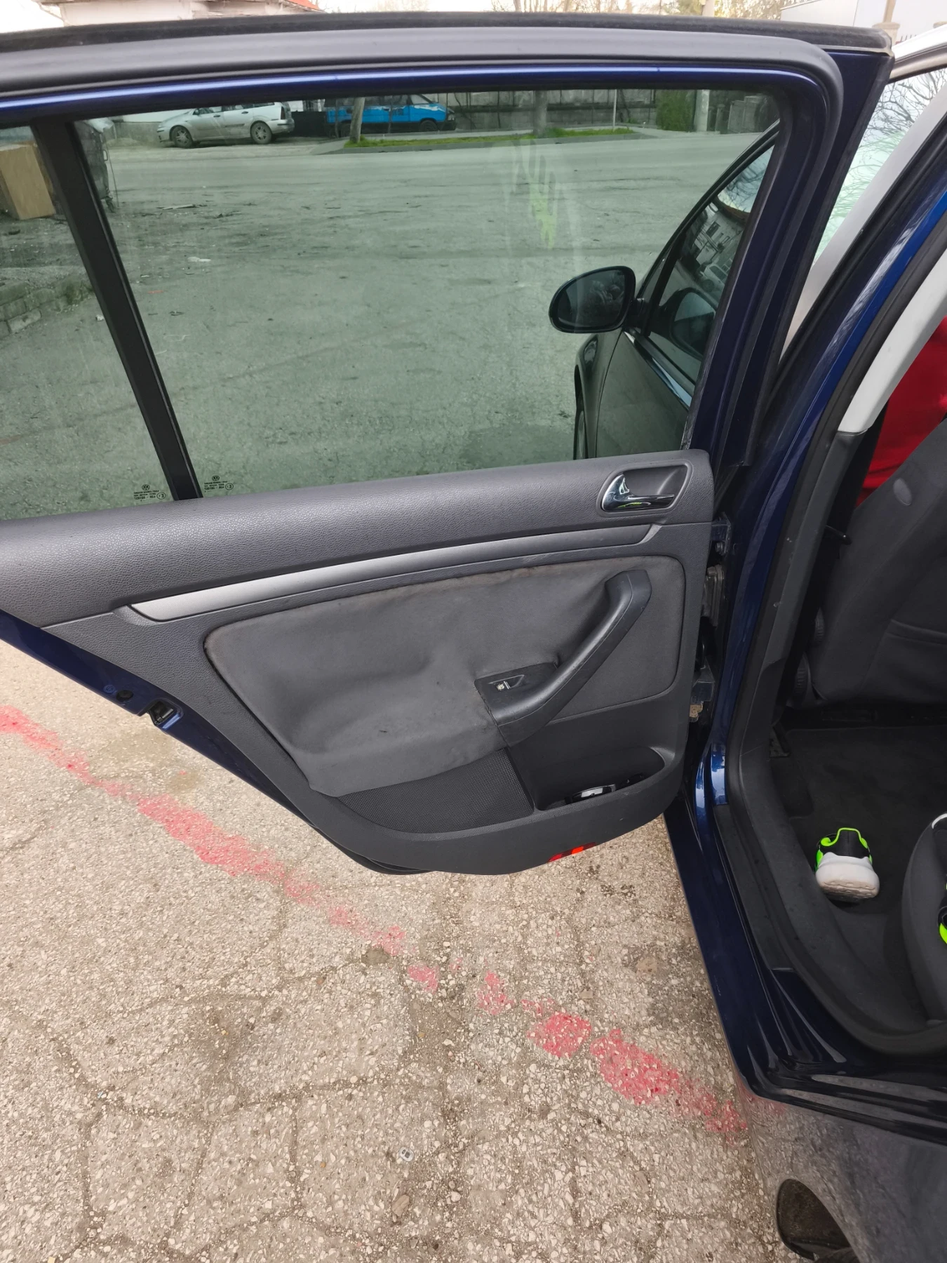 VW Golf 1.6 fsi, снимка 13 - Автомобили и джипове - 55340372
