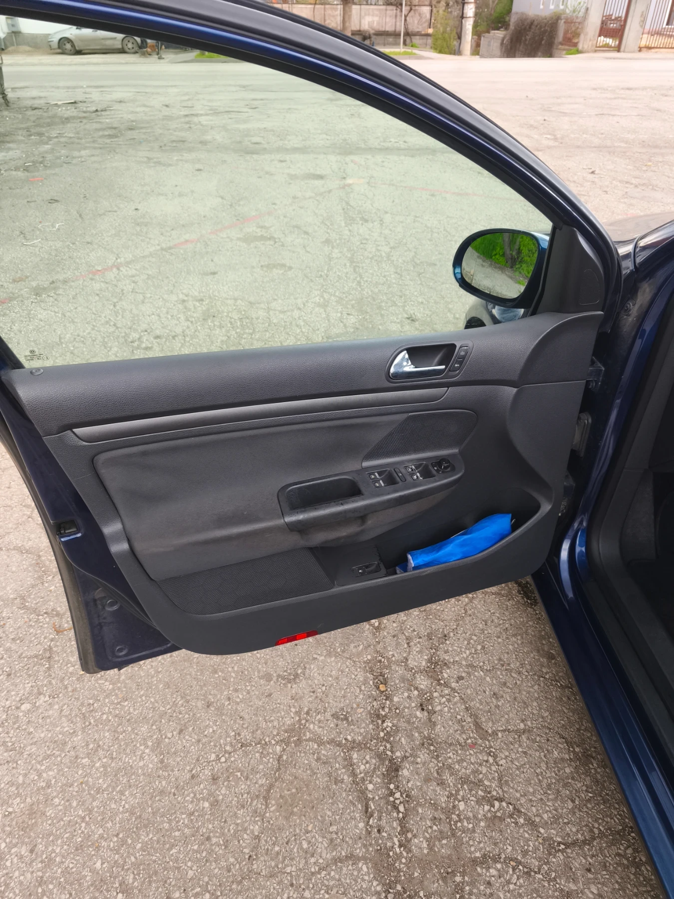 VW Golf 1.6 fsi, снимка 14 - Автомобили и джипове - 55340372
