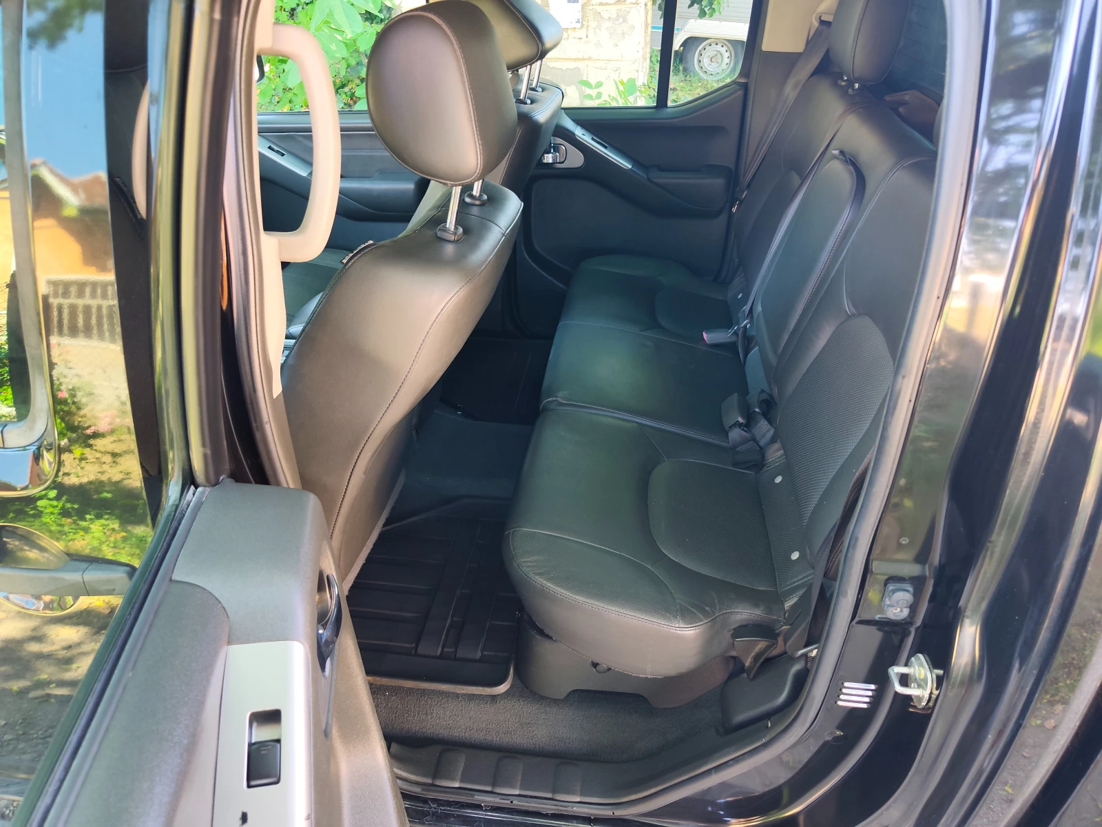 Nissan Navara 2.5TD HARDTOP, снимка 13 - Автомобили и джипове - 54698979