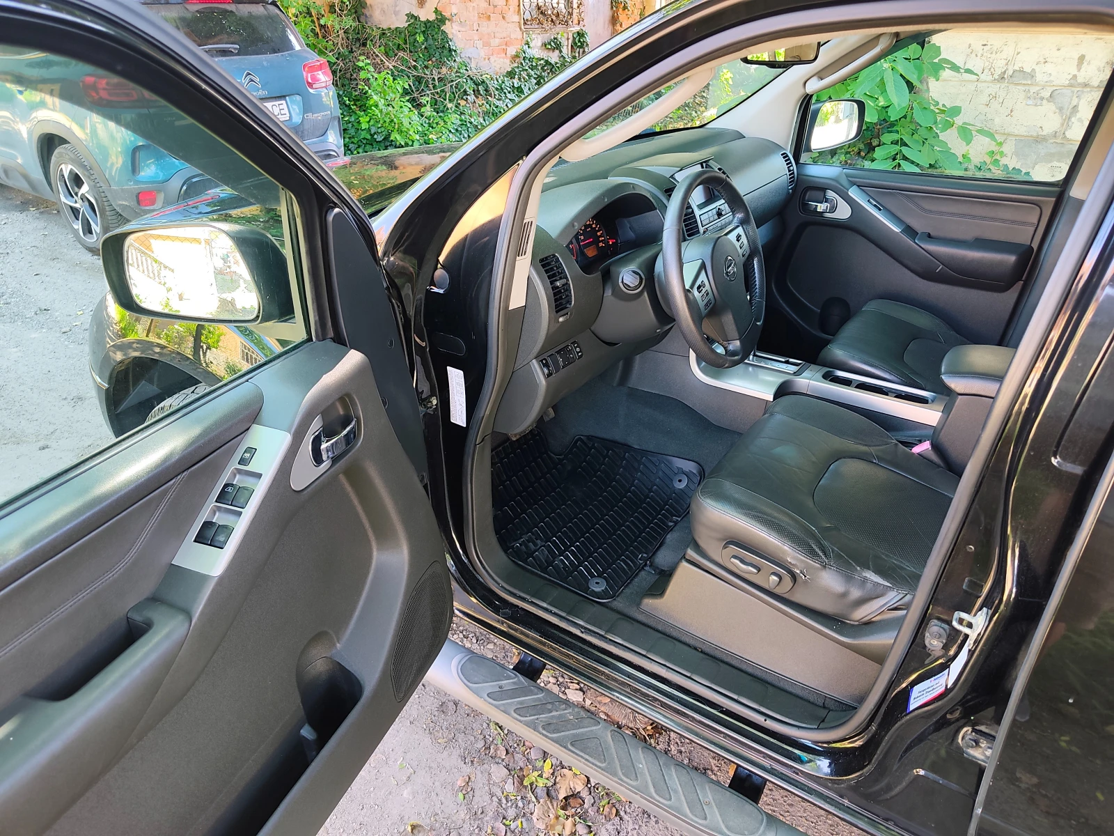 Nissan Navara 2.5TD HARDTOP, снимка 15 - Автомобили и джипове - 54698979