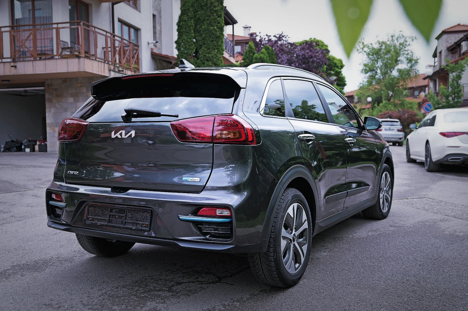 Kia Niro 64kWh DynamicLine Facelift, снимка 4 - Автомобили и джипове - 54739170