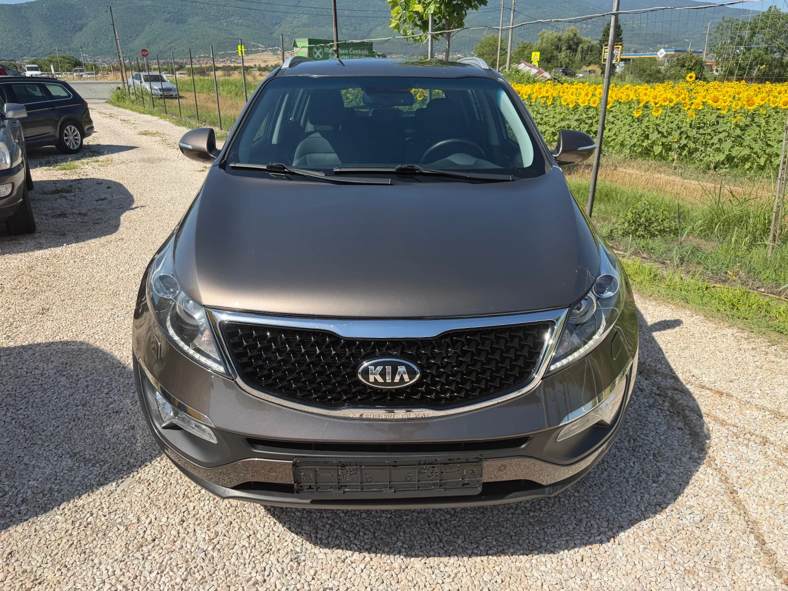 Kia Sportage 2.0crdi. 4x4. Keyless Go! Навигация ! , снимка 3 - Автомобили и джипове - 55137262