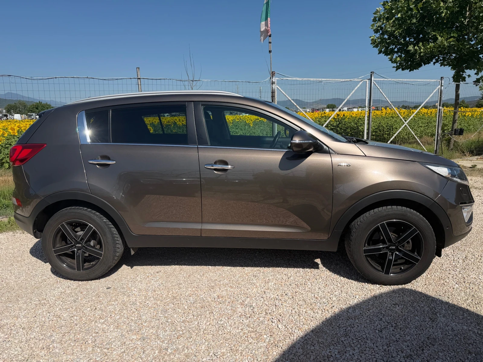 Kia Sportage 2.0crdi. 4x4. Keyless Go! Навигация ! , снимка 4 - Автомобили и джипове - 55137262