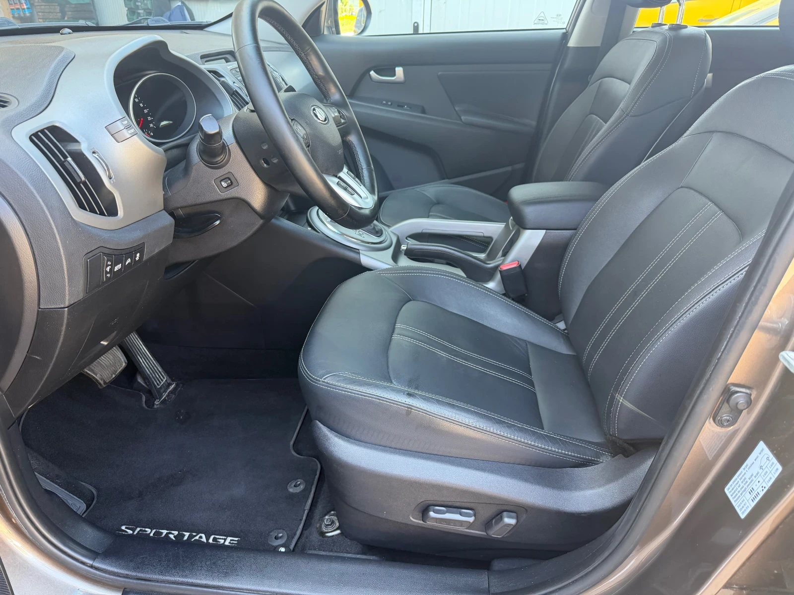 Kia Sportage 2.0crdi. 4x4. Keyless Go! Навигация ! , снимка 9 - Автомобили и джипове - 55137262