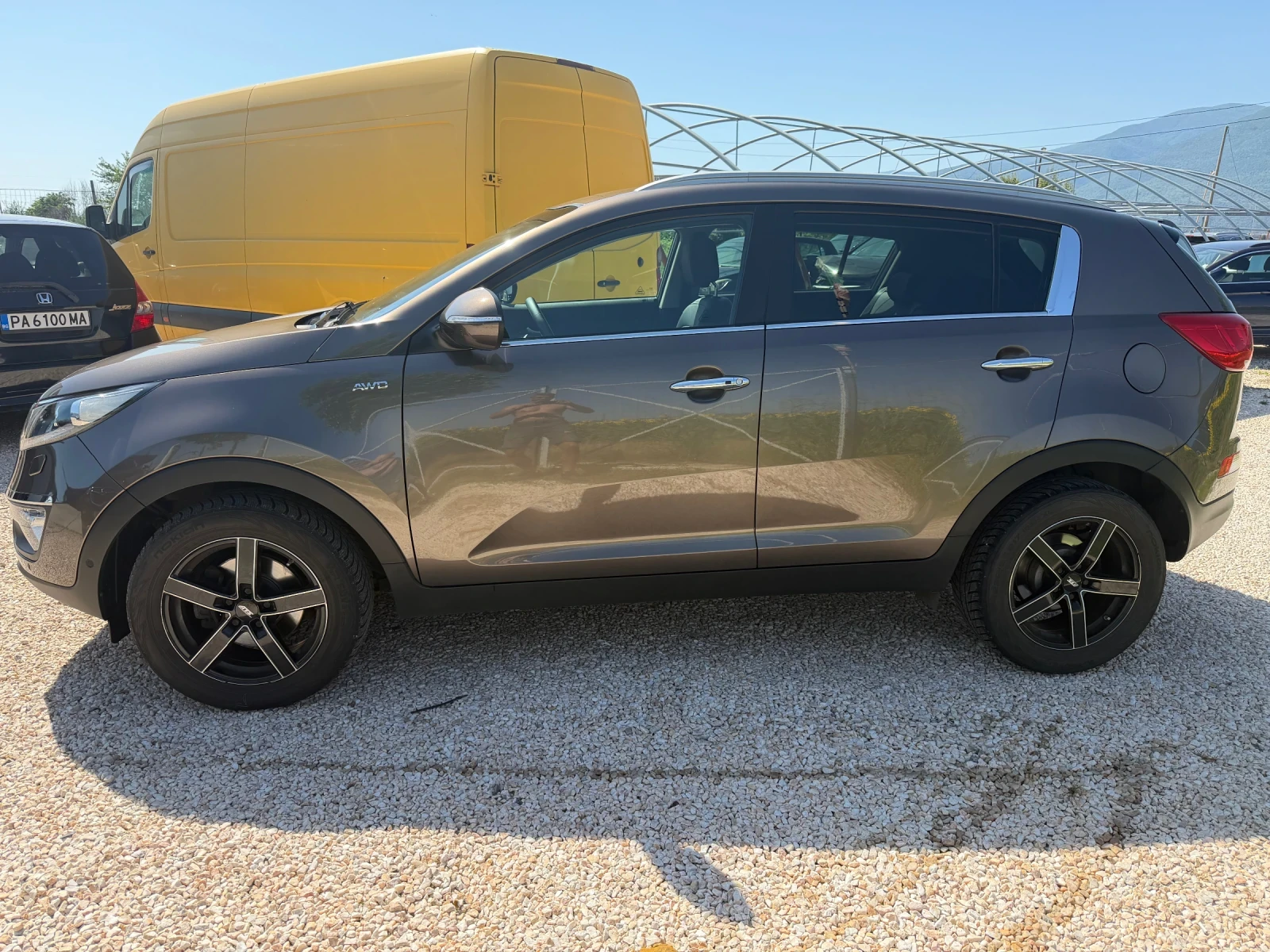 Kia Sportage 2.0crdi. 4x4. Keyless Go! Навигация ! , снимка 5 - Автомобили и джипове - 55137262