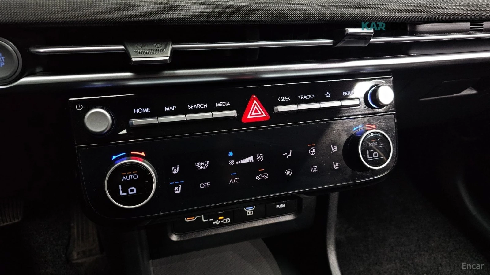 Hyundai Tucson ОБДУХВАНЕ* ПОДГРЕВ* DIGITAL* КАМЕРА* ДИСТРОНИК, снимка 17 - Автомобили и джипове - 55313985