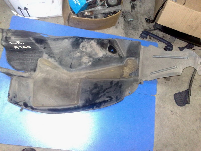 Преден ляв подкалник за Мерцедес А-класа 98г.(задна част)