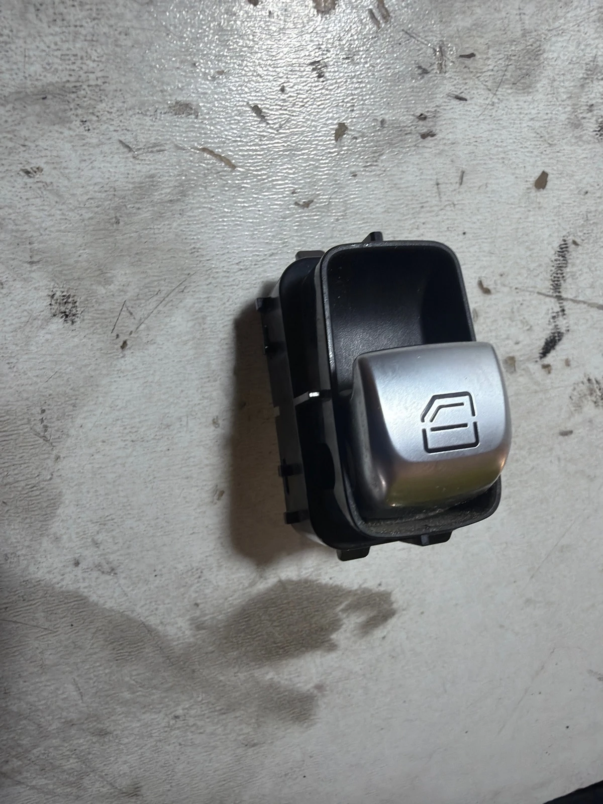 копче ел. стъкла A2229052203 Mercedes C