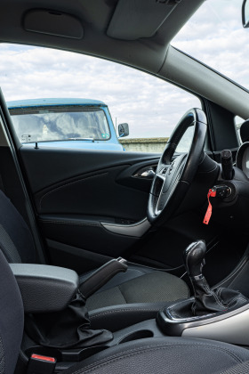 Opel Astra 1.4 Turbo LPG Cosmo, снимка 10 - Автомобили и джипове - 44744503