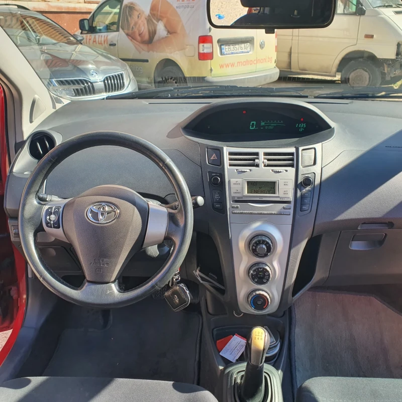 Toyota Yaris 1.3, снимка 6 - Автомобили и джипове - 47623808