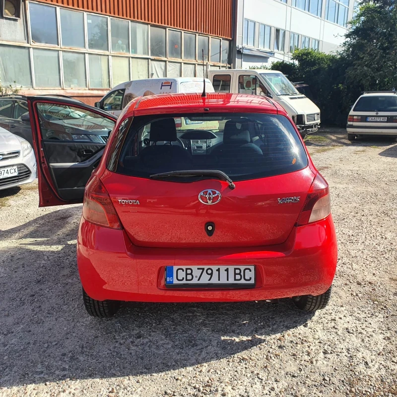 Toyota Yaris 1.3, снимка 4 - Автомобили и джипове - 47623808