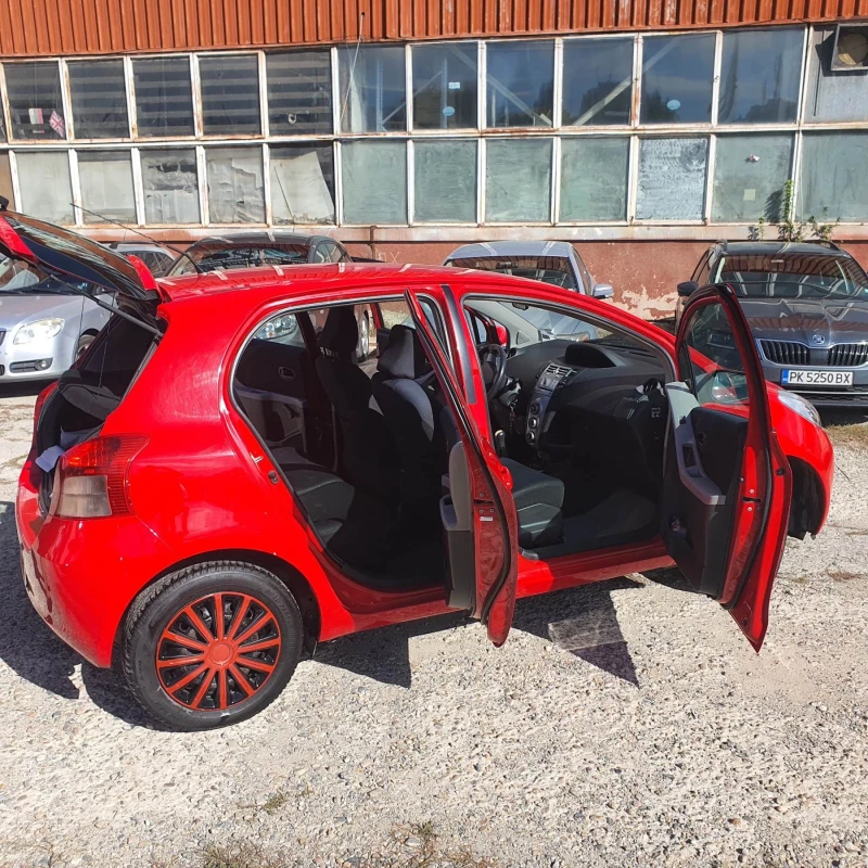 Toyota Yaris 1.3, снимка 5 - Автомобили и джипове - 47623808