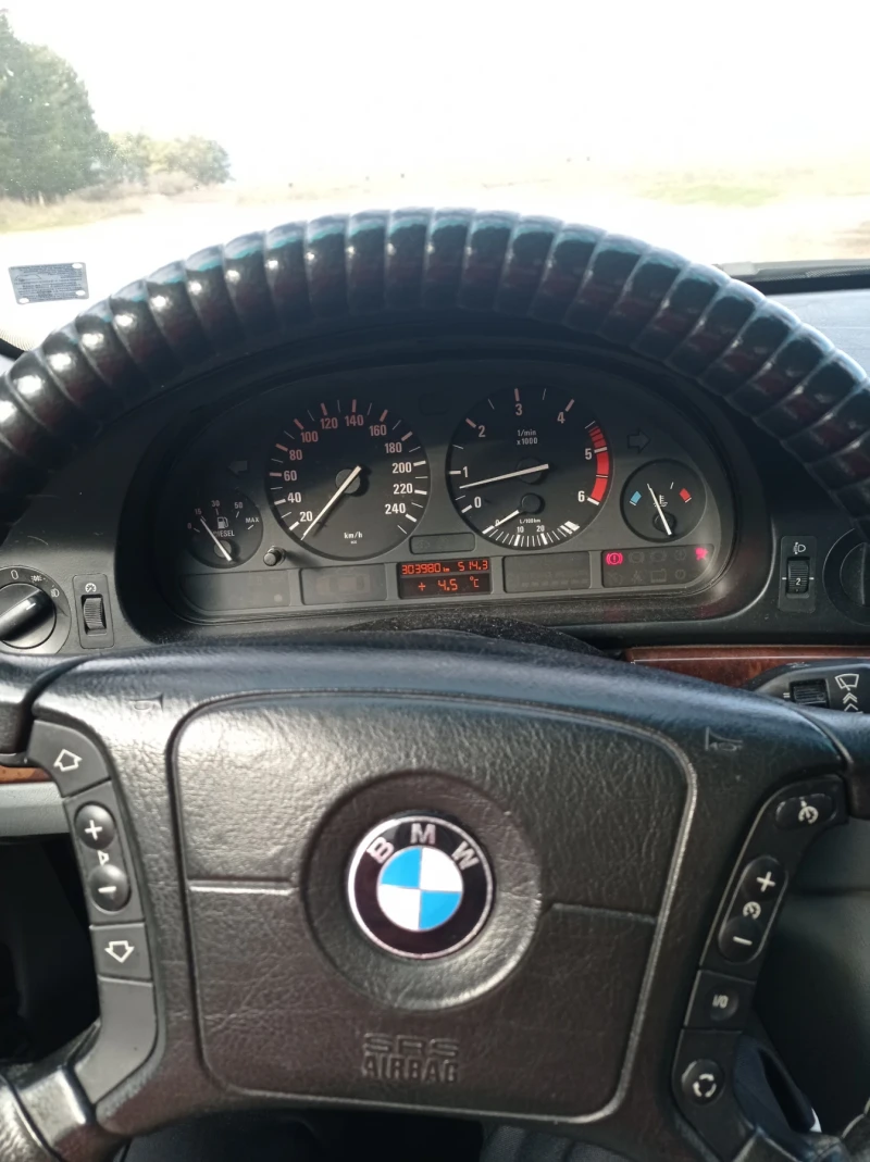 BMW 525, снимка 11 - Автомобили и джипове - 48359895