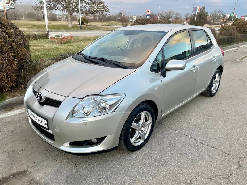 Toyota Auris 1.6i бензин , ксенон , безключово палене, снимка 2 - Автомобили и джипове - 49535414