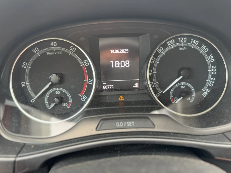 Skoda Fabia, снимка 12 - Автомобили и джипове - 51928657