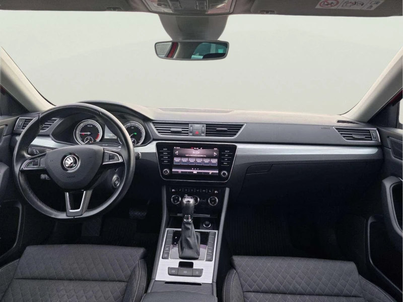 Skoda Superb 2.0 TDI, снимка 11 - Автомобили и джипове - 53429596