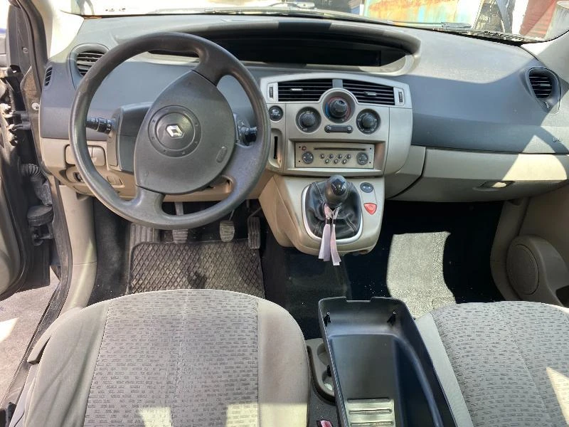 Renault Scenic 1.5 dci , снимка 5 - Автомобили и джипове - 44157077