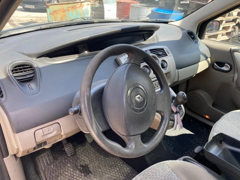 Renault Scenic 1.5 dci , снимка 11 - Автомобили и джипове - 44157077