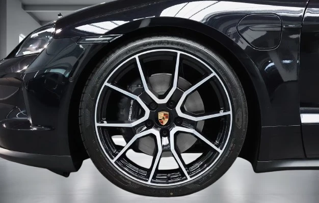 Porsche Taycan 4 = Air Suspension = Panorama Гаранция - изображение 5