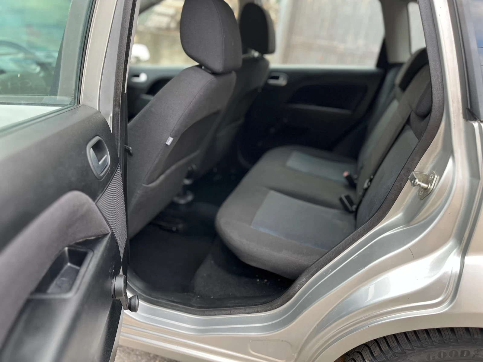 Ford Fiesta 1.4i - изображение 10