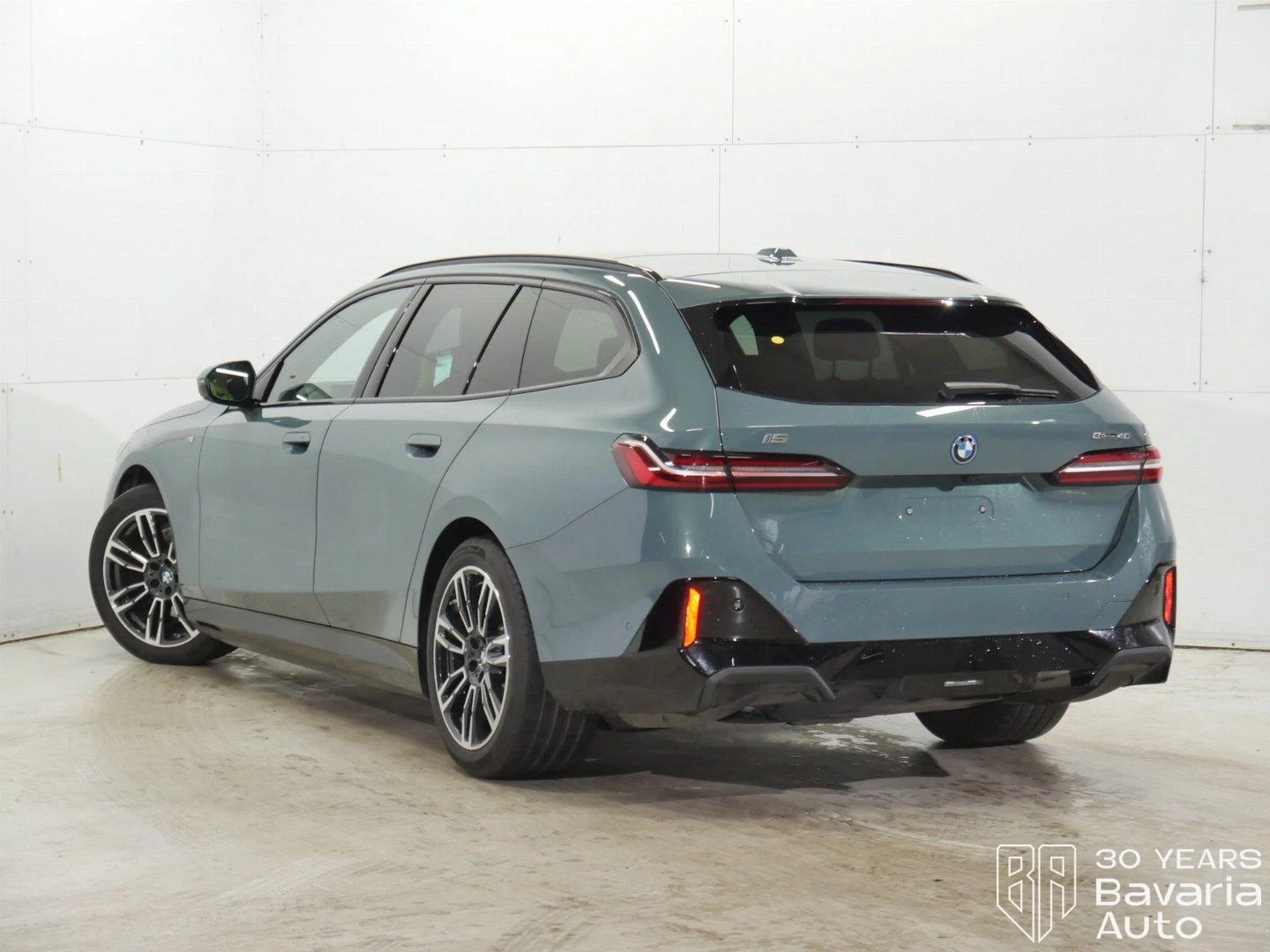 BMW i5 40 eDrive Touring M Sport Paket - изображение 2