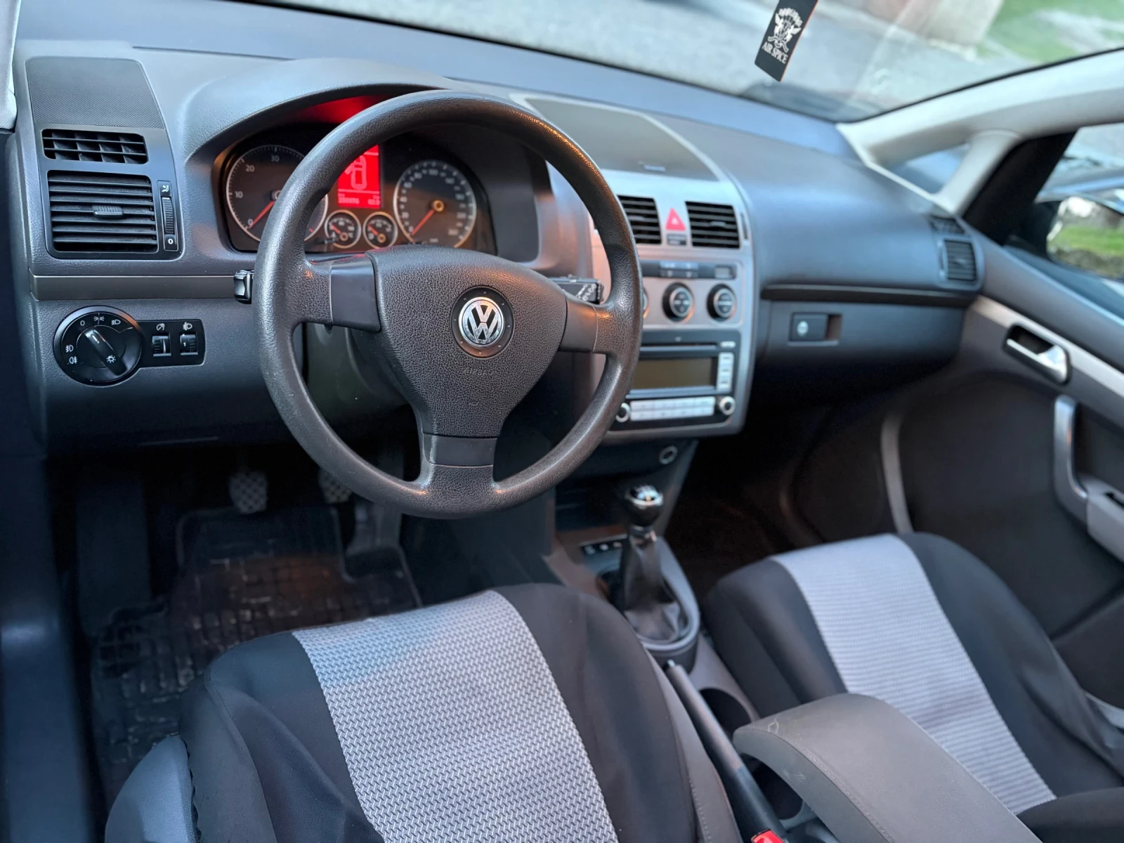 VW Touran  - изображение 2