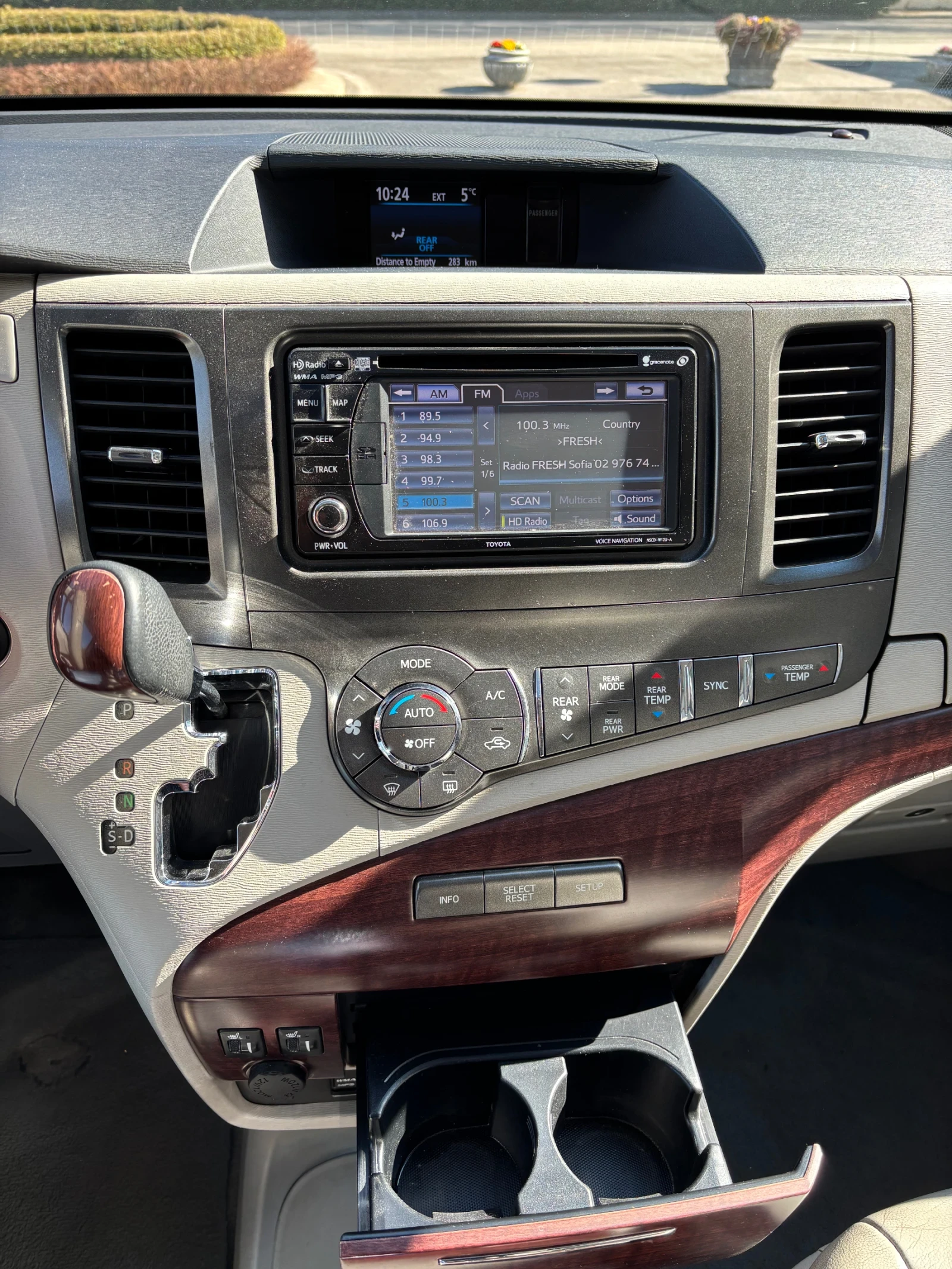 Toyota Sienna, снимка 15 - Автомобили и джипове - 53869450