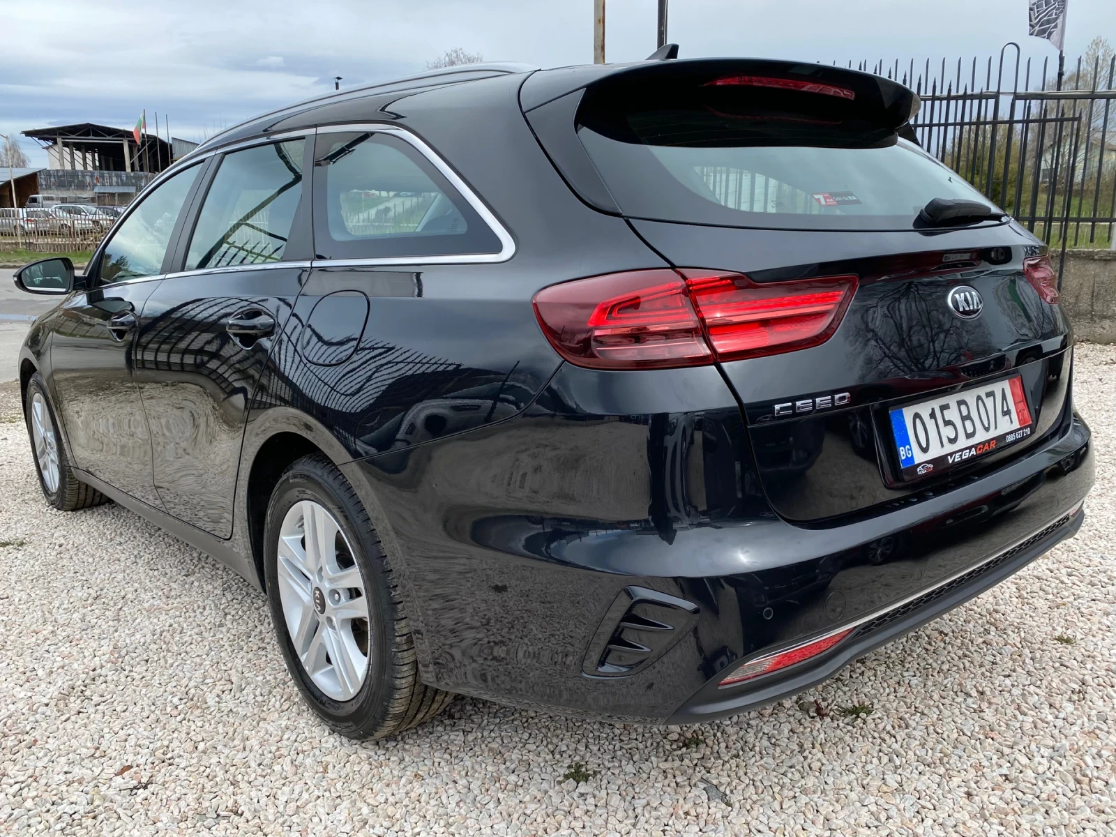 Kia Ceed 1.6 CDRI, снимка 8 - Автомобили и джипове - 54222841