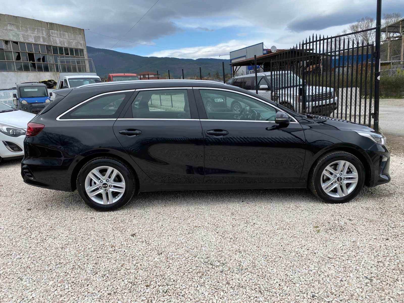 Kia Ceed 1.6 CDRI, снимка 4 - Автомобили и джипове - 54222841