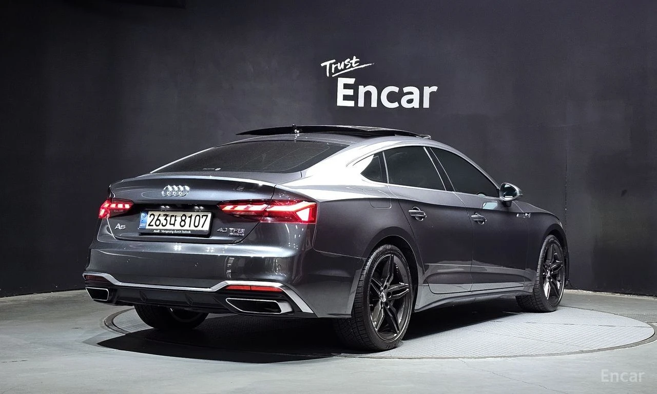 Audi A5 40TFSI* SPORTBACK* DISTRONIC* REAR-CAMERA* , снимка 2 - Автомобили и джипове - 54752802