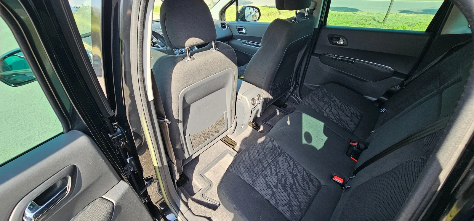 Peugeot 3008 2.0 HDI, снимка 9 - Автомобили и джипове - 54797953