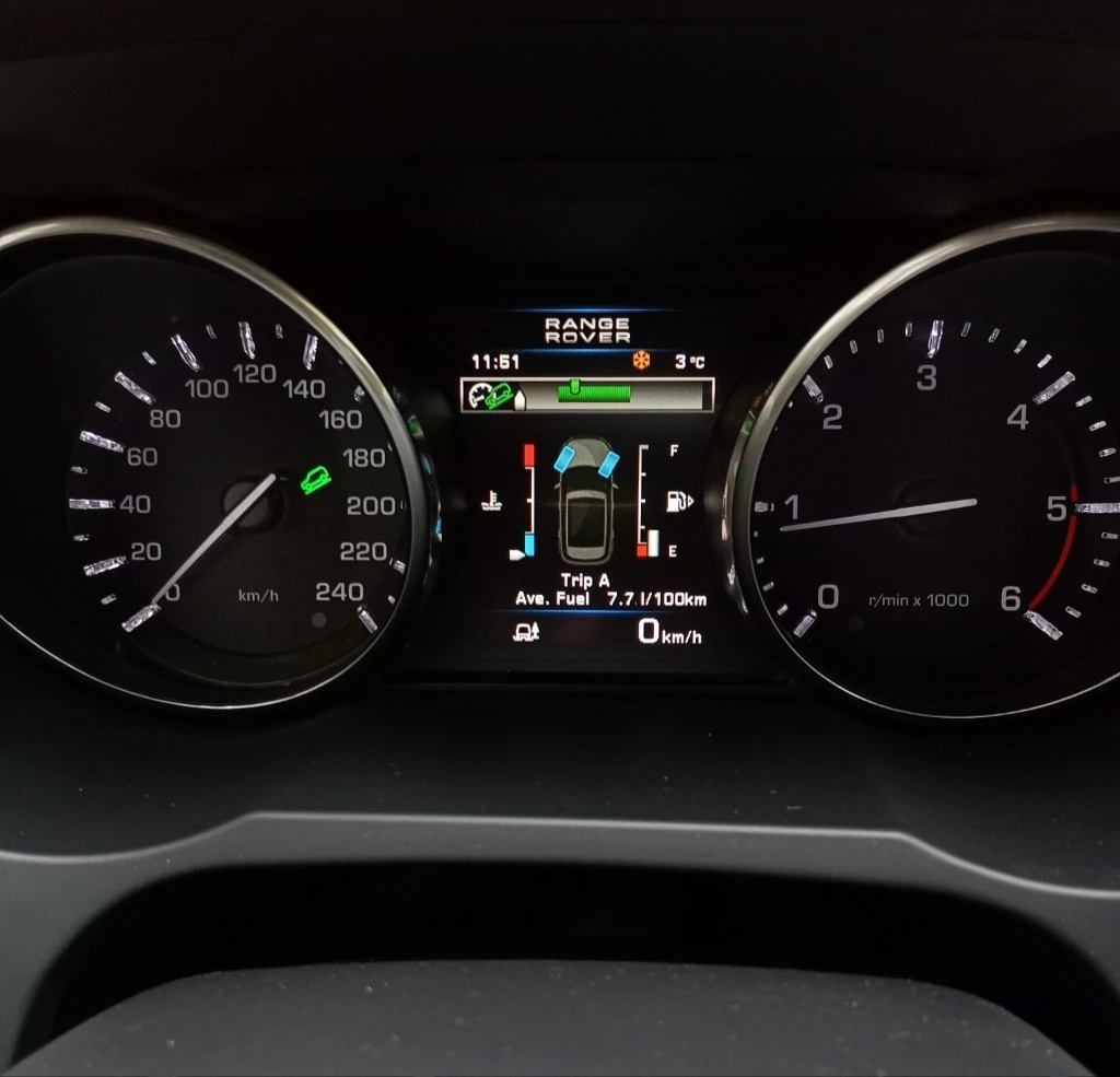 Land Rover Range Rover Evoque 2.2 TD4 Luxury, снимка 8 - Автомобили и джипове - 53816588