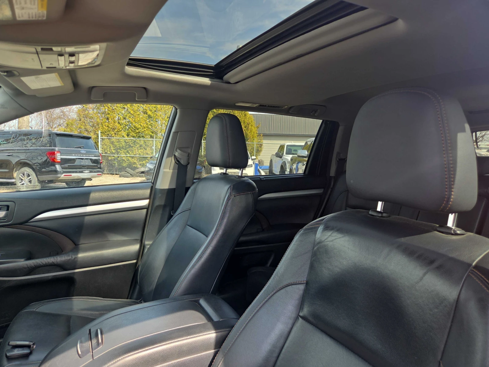 Toyota Highlander XLE * 7 МЕСТЕН * ЧЕРНА КОЖА * СТАВА НА ГАЗ * , снимка 11 - Автомобили и джипове - 54152548