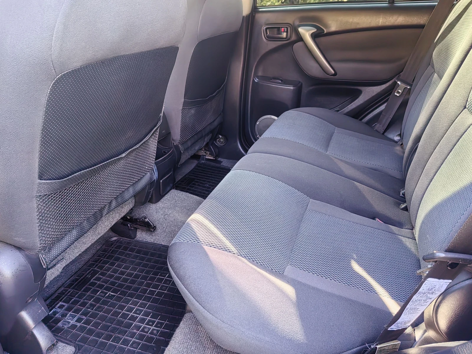 Toyota Rav4 2.0  D-4D Facelift, снимка 11 - Автомобили и джипове - 54722346