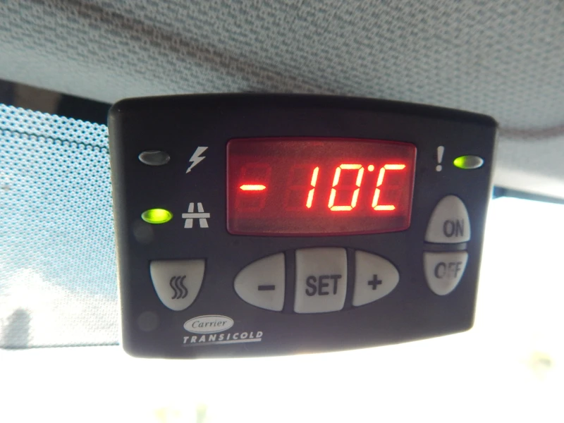 Mercedes-Benz Vito 2.2CDI* MAXI* ХЛАДИЛЕН* , снимка 8 - Бусове и автобуси - 52011771