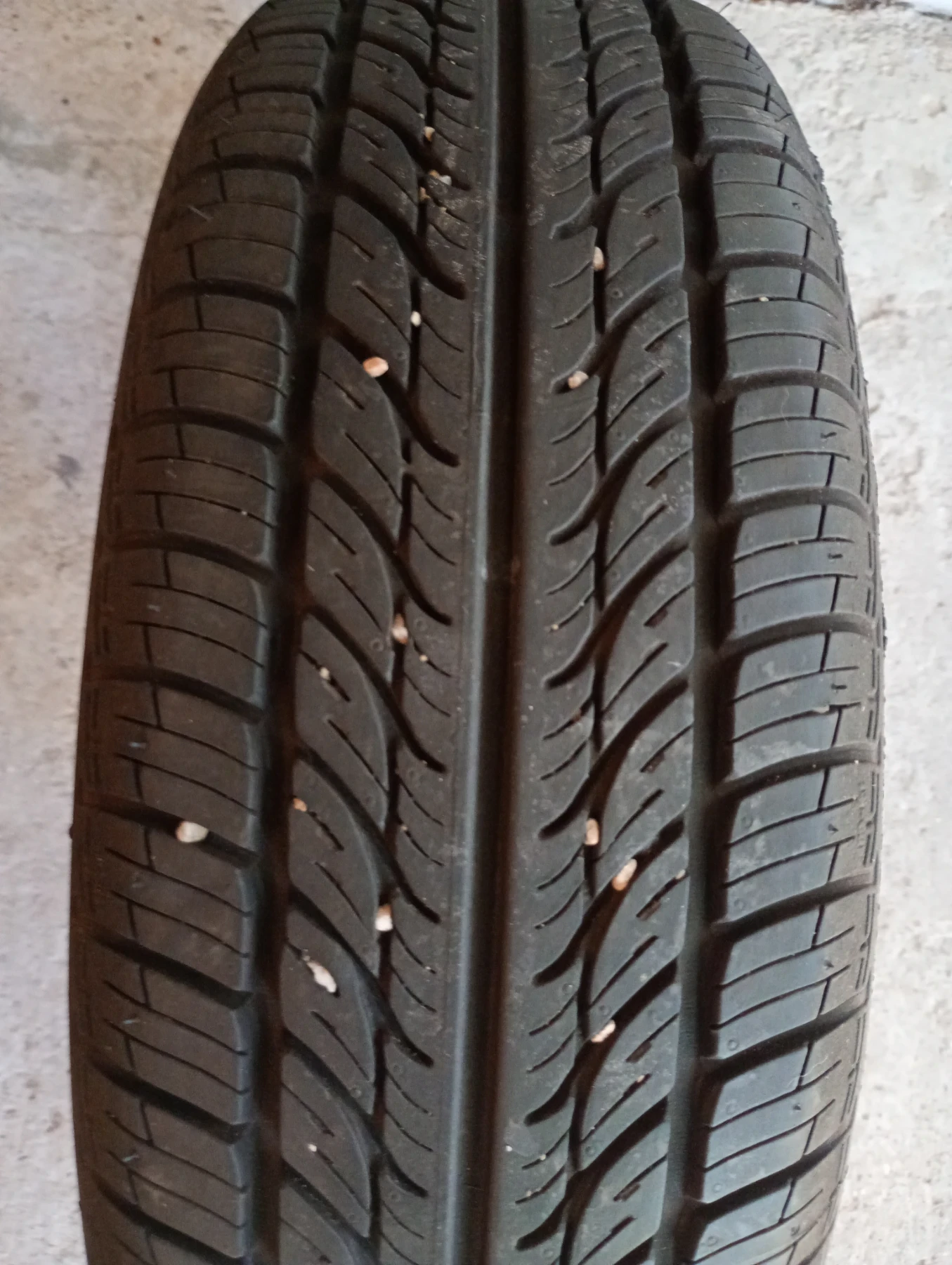 Гуми Летни 165/65R14, снимка 2 - Гуми и джанти - 55966091