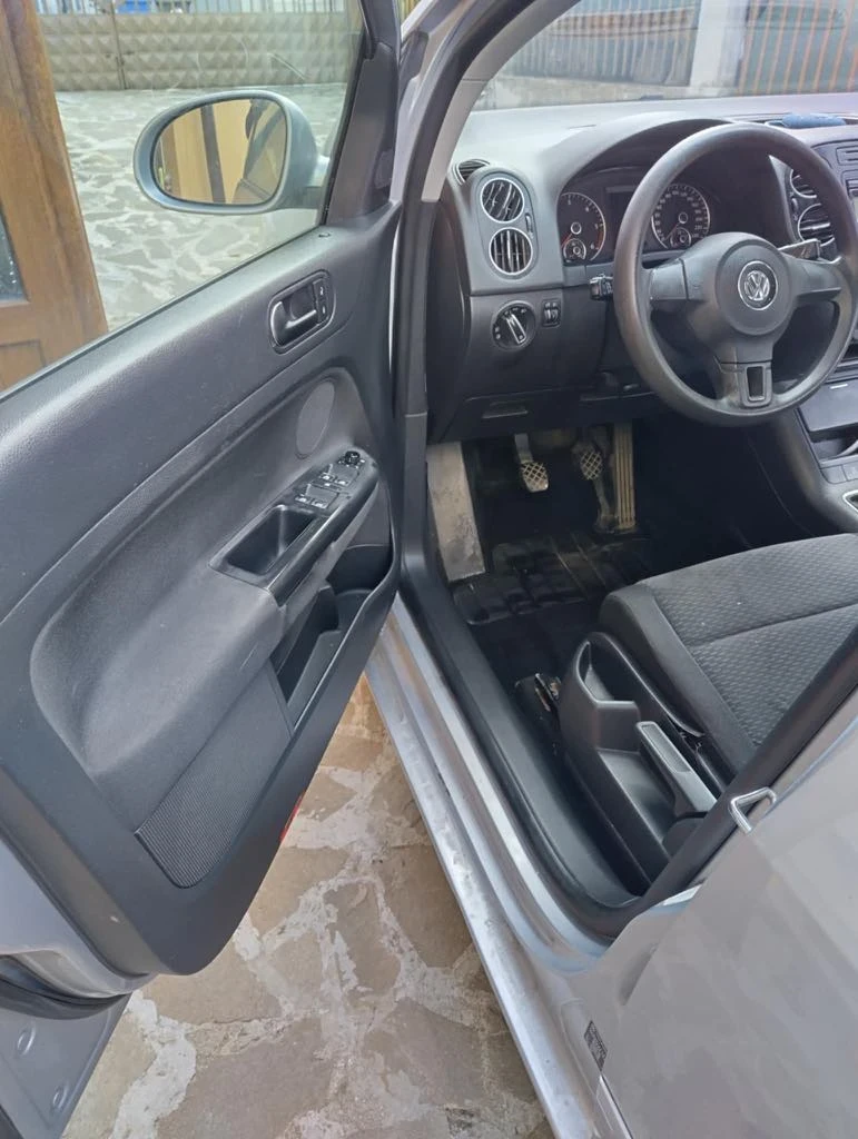 VW Golf Plus 1.6tdi, снимка 14 - Автомобили и джипове - 49521645