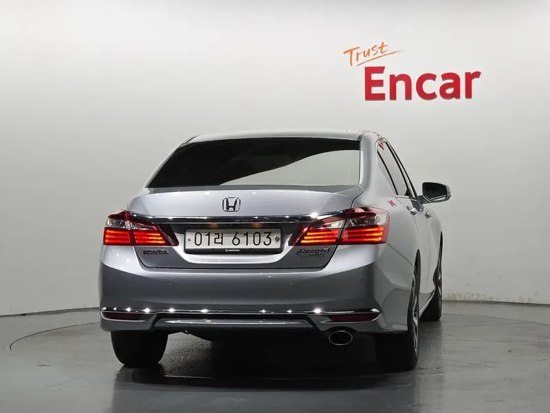 Honda Accord 2.4 9Th Generation, снимка 8 - Автомобили и джипове - 56068835