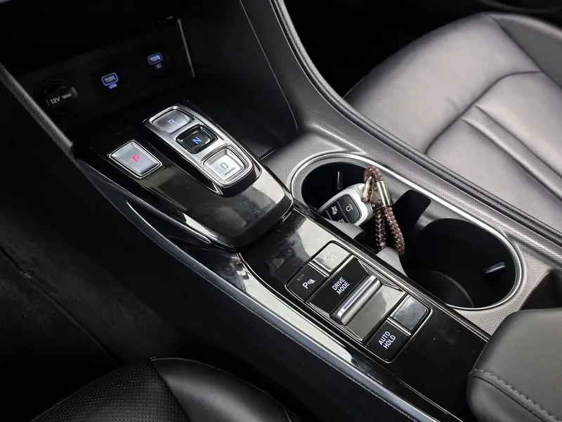 Hyundai Sonata 2.0 Premium Plus, снимка 9 - Автомобили и джипове - 56130625