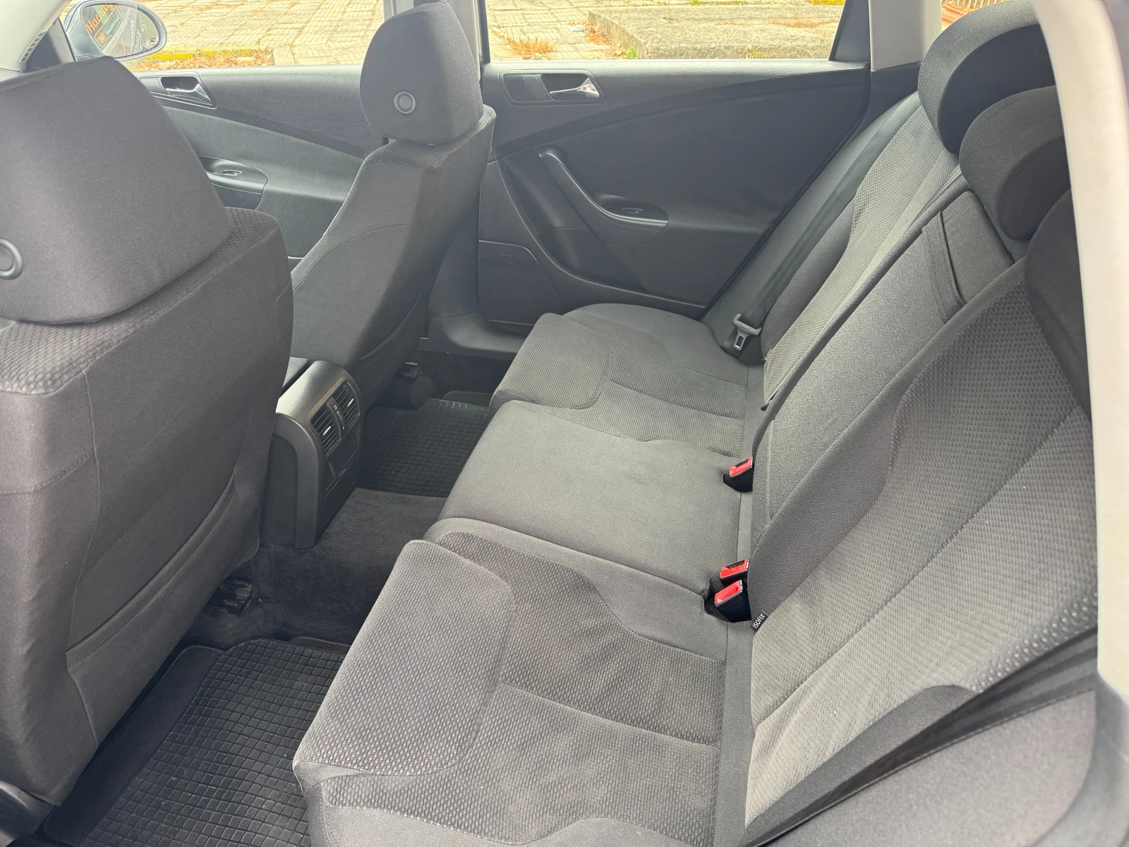 VW Passat 2.0TDI-140кс. / АВТОМАТ / ЛИЗИНГ | Mobile.bg — изображение 15