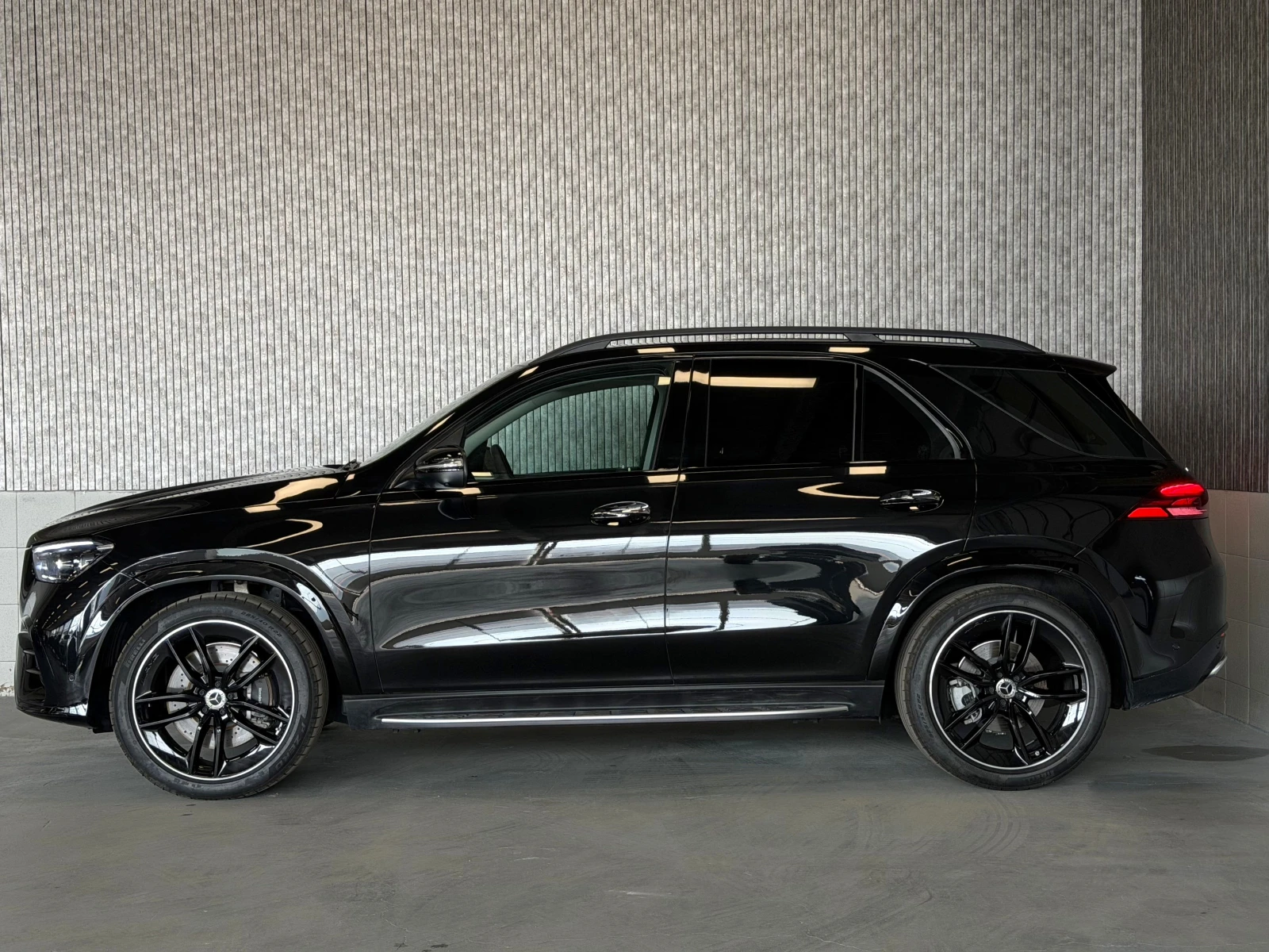 Mercedes-Benz GLE 450 d 4M AIRMATIC NIGHT PACK BURM 360, снимка 2 - Автомобили и джипове - 51607144