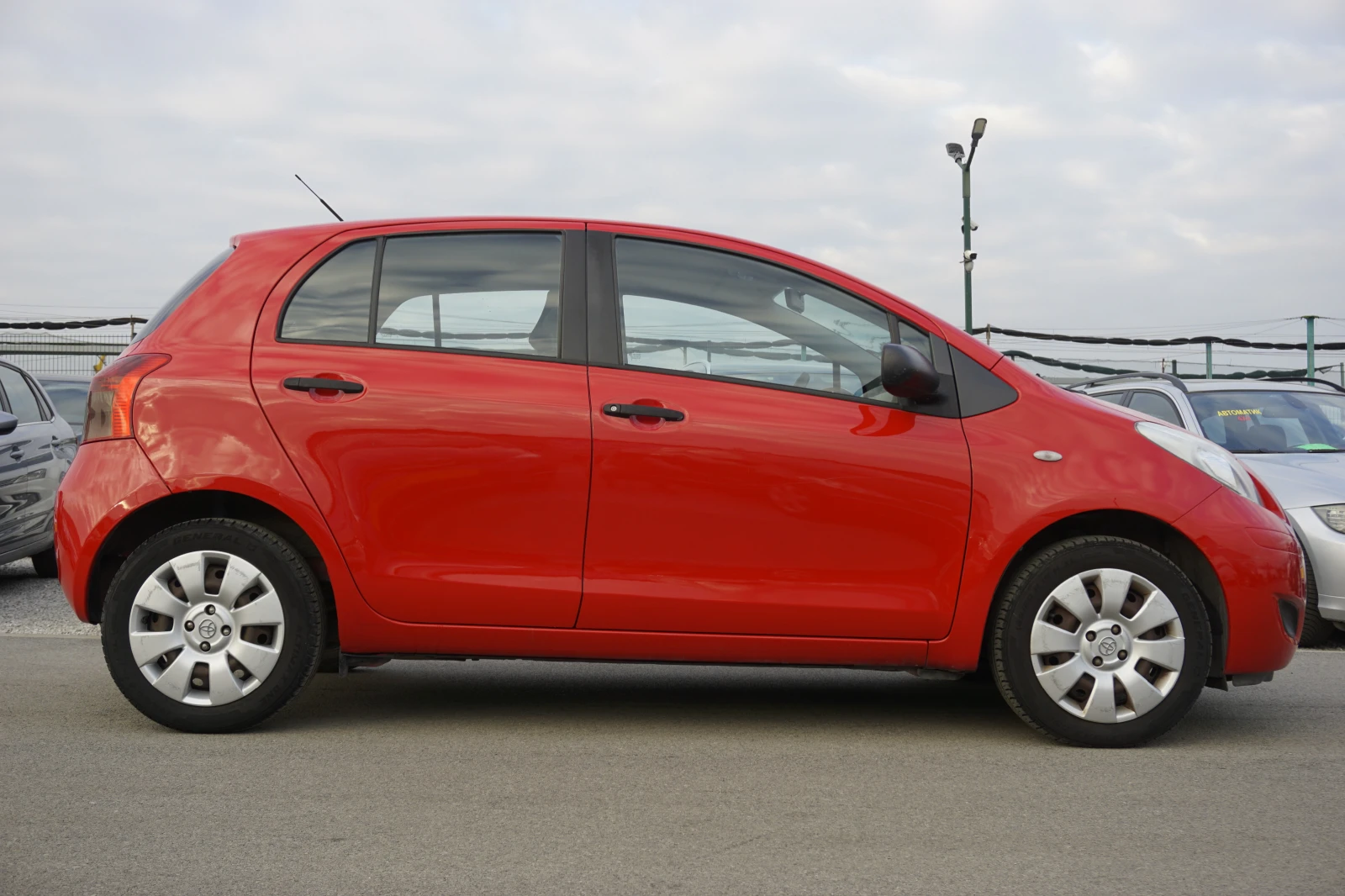 Toyota Yaris 1.0i/Facelift - изображение 8