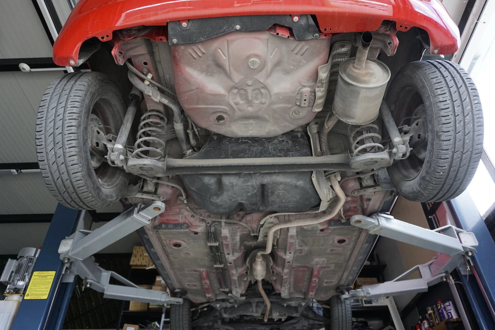 Toyota Yaris 1.0i/Facelift, снимка 11 - Автомобили и джипове - 52876351