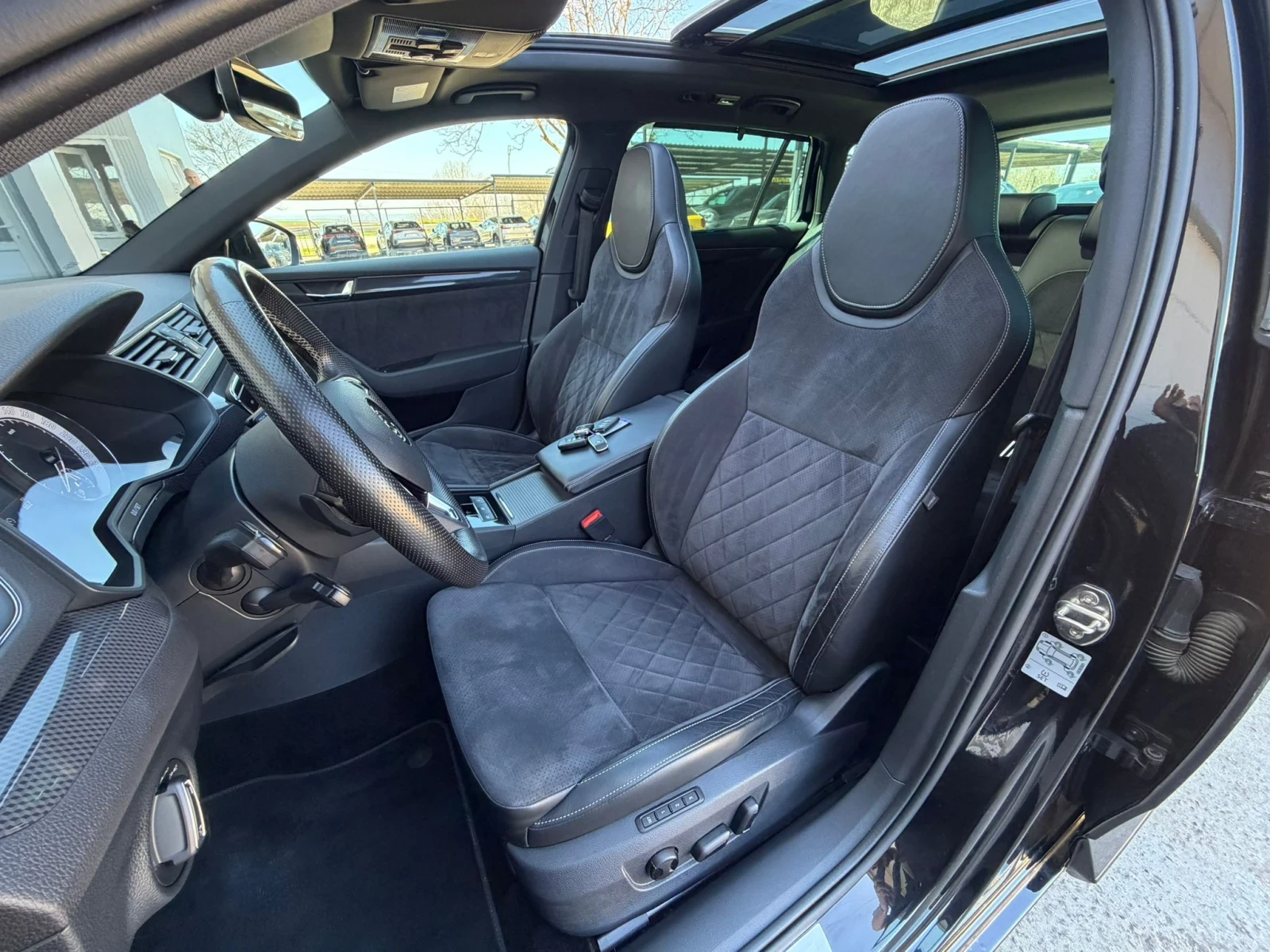 Skoda Superb SportLine/4x4/Navi/Panorama/Camera/Печка, снимка 13 - Автомобили и джипове - 53827843