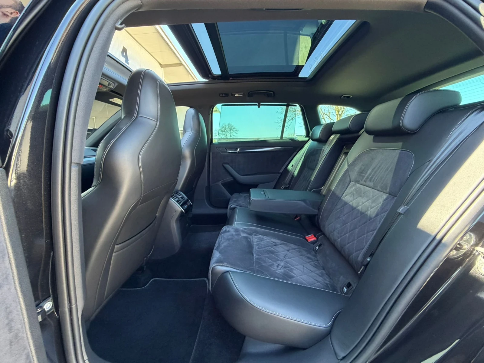 Skoda Superb SportLine/4x4/Navi/Panorama/Camera/Печка, снимка 14 - Автомобили и джипове - 53827843