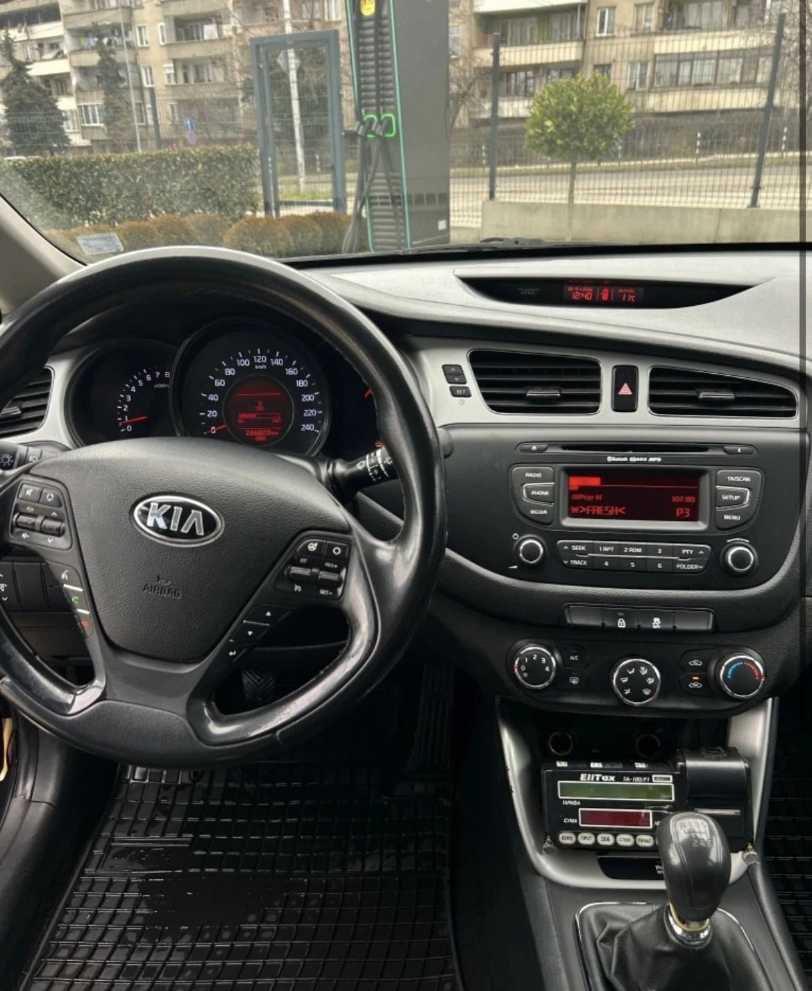 Kia Ceed 1.4, снимка 5 - Автомобили и джипове - 54127634