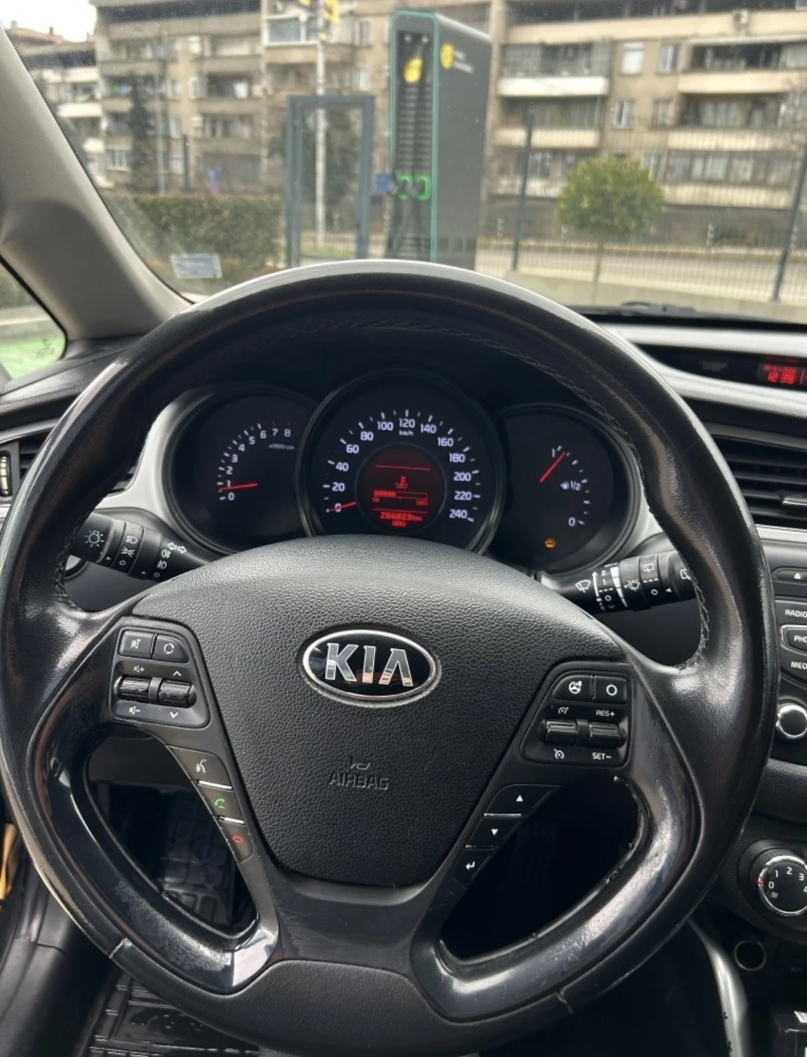 Kia Ceed 1.4, снимка 8 - Автомобили и джипове - 54127634